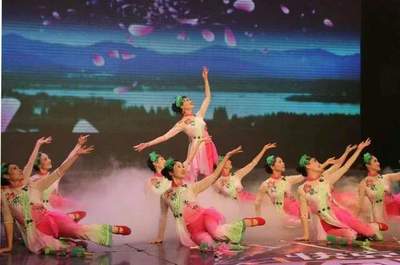 一辈子做“青春艺术”的传播者 叶红红的文艺创作与表演之路